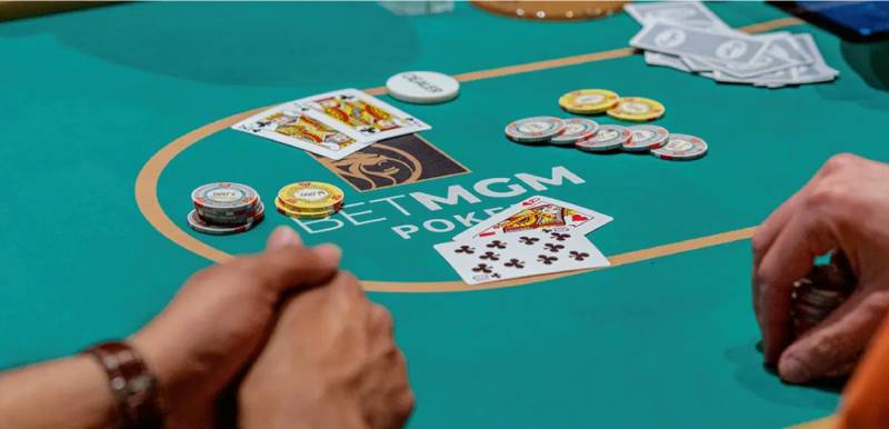 Luật Chơi Omaha Poker – Hướng Dẫn Chi Tiết Từ A Đến Z 7 Chú ý đến bài của đối thủ